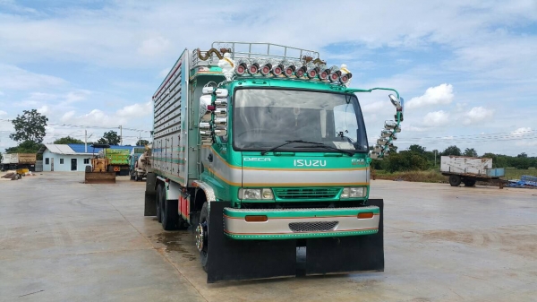 ขายด่วนสิบล้อดั้มพืชไร่เนียมซุ่นชัย 270 ยูโรทู ปี47 มีระบบลากจูง