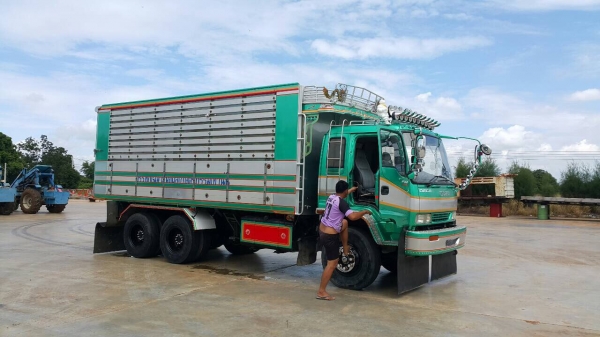 ขายด่วนสิบล้อดั้มพืชไร่เนียมซุ่นชัย 270 ยูโรทู ปี47 มีระบบลากจูง