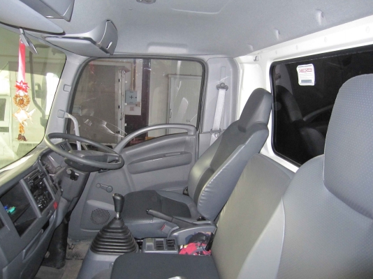 ISUZU FRR190NNXXQ รถยนต์ห้องเย็น 6 ล้อ