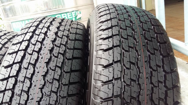 ขายยางถอดรถป้ายแดง bridgestone dueler h/t 840 255/65r17 ผลิตสัปดาห์ที่ 25 ปี15