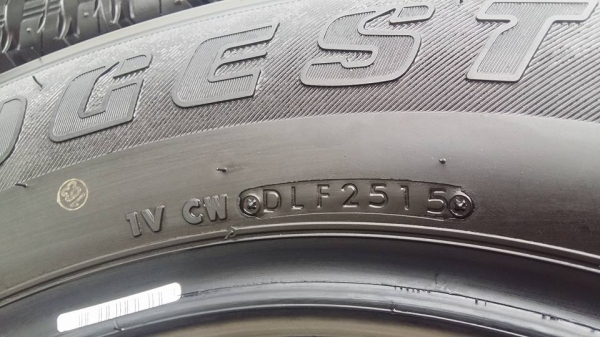 ขายยางถอดรถป้ายแดง bridgestone dueler h/t 840 255/65r17 ผลิตสัปดาห์ที่ 25 ปี15