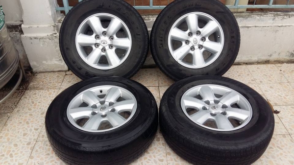 ขายล้อแม็ก fortuner 17"&times;7.5" et30 ยางปี10