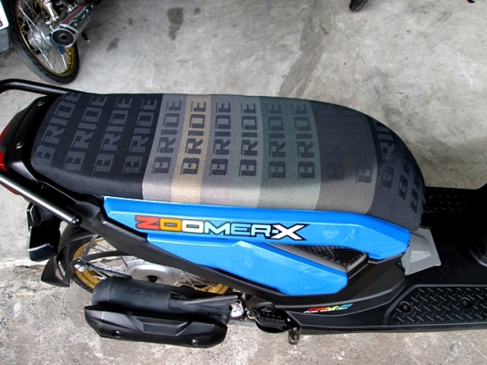 zoomer x สีน้ำเงินดำ ( ล้อ DID ) เบาะผ้าบาย รถเดือน มีนาคม ปี 58 ไมล์ 5 พันโล สีสวยทั้งคัน ฟรีโอน แถม 4 รายการ 37900