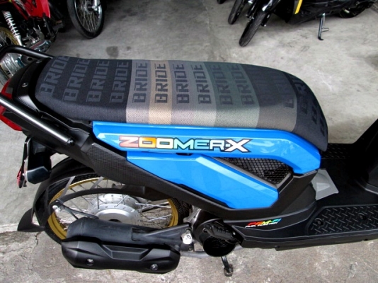 zoomer x สีน้ำเงินดำ ( ล้อ DID ) เบาะผ้าบาย รถเดือน มีนาคม ปี 58 ไมล์ 5 พันโล สีสวยทั้งคัน ฟรีโอน แถม 4 รายการ 37900