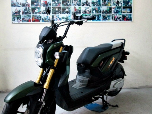 zoomer x สีเขียว แบบทหาร ( มีชุดสีให้ 2 ชุด ของเดิมสีชมพูลายใหม่ ) รถเดือน กันยายน ปี 57 ไมล์ 6 พันโล แถม 4 รายการ 36900