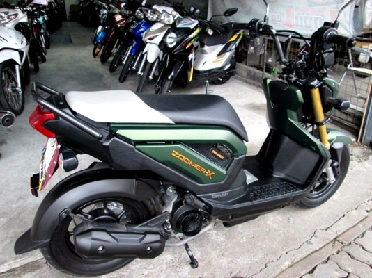 zoomer x สีเขียว แบบทหาร ( มีชุดสีให้ 2 ชุด ของเดิมสีชมพูลายใหม่ ) รถเดือน กันยายน ปี 57 ไมล์ 6 พันโล แถม 4 รายการ 36900