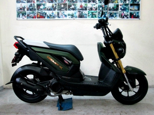 zoomer x สีเขียว แบบทหาร ( มีชุดสีให้ 2 ชุด ของเดิมสีชมพูลายใหม่ ) รถเดือน กันยายน ปี 57 ไมล์ 6 พันโล แถม 4 รายการ 36900