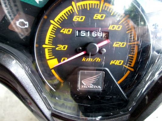 click 110 i สีน้ำตาลดำ รุ่นท๊อป ล้อแมกซ์ คอมบายเบลก ไมล์หมื่นห้า เปลี่ยนยางให้ใหม่ หน้าหลัง เครื่องเดิมดี พร้อมใช้ยาวๆ 24500