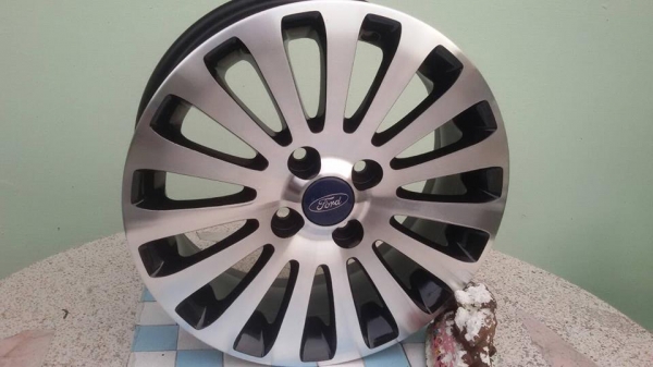 ขายล้อแม็ก ford fiesta 15"ทำสีมาใหม่ สีดำหน้าเงา สนใจติดต่อเล็กคลองสามครับ 081-3747940