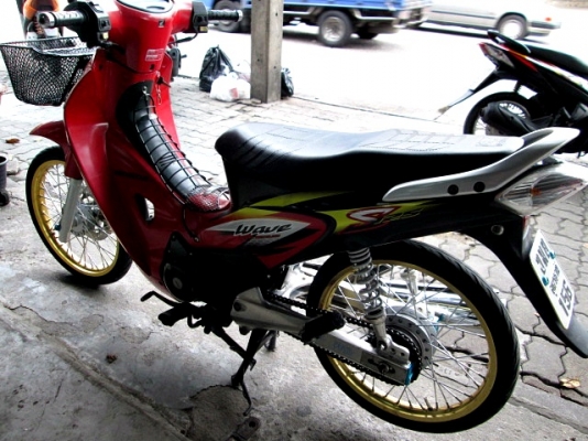 wave 125 s คาร์บู รุ่นอมตะ ( สต๊าทมือ ) สีดำแดง เครื่องเดิมๆจากศูนย์ สภาพแห้งๆแบบนี้หายาก ระบบไฟไมล์เดิมใช้ได้ปรกติทุกอย่าง 22900