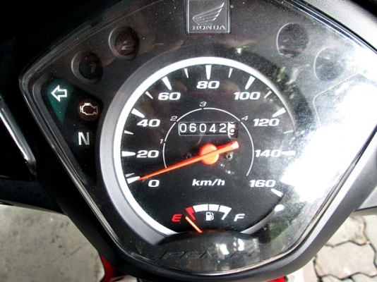 wave 110 i สีดำแดง (สต้าทมือ ) ตัวใหม่ท่อออกข้าง รถเดีอน เมษายน ปี 57 ไมล์ 6 พันโล เครื่องดีสีสวย  แถม 3 รายการ 30900