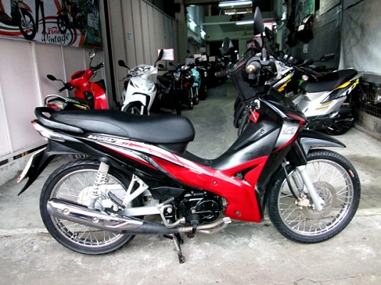 wave 110 i สีดำแดง (สต้าทมือ ) ตัวใหม่ท่อออกข้าง รถเดีอน เมษายน ปี 57 ไมล์ 6 พันโล เครื่องดีสีสวย  แถม 3 รายการ 30900