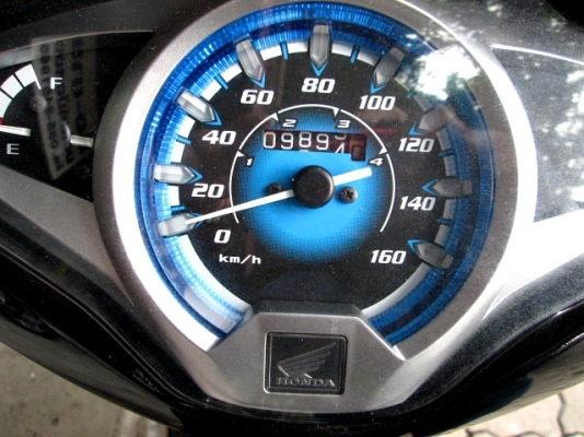 wave 125 i สีดำด้าน ทันสมัยสุดๆ ลงล้อแต่ง (สต๊าทเท้า) รถเดือน มกราคม ปี 56 ไมล์ 9 พันโล  แถม 3 รายการ 30900