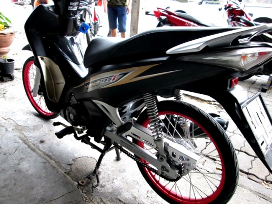 wave 125 i สีดำด้าน ทันสมัยสุดๆ ลงล้อแต่ง (สต๊าทเท้า) รถเดือน มกราคม ปี 56 ไมล์ 9 พันโล  แถม 3 รายการ 30900
