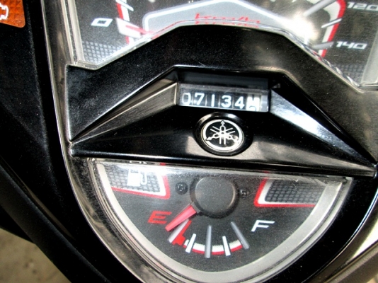 MIO 125 i สีขาวแดง ลาย MX รุ่นใหม่ หัวฉีดแล้ว ตัวท๊อป ล้อแมกซ์ รถเดือน มิถุนายน ปี 56 ไมล์ 7 พันโล แถม 3 รายการ  28900