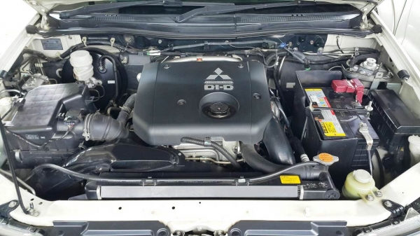 มิตซูปาเจโร่ เครื่องยนต์3,200cc. รถปี2010 สีขาว มิตซูปาเจโร่ เครื่องยนต์3,200cc. รถปี2010 สีขาว