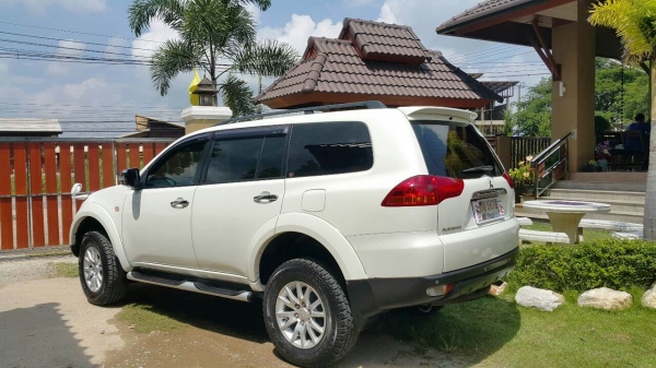 มิตซูปาเจโร่ เครื่องยนต์3,200cc. รถปี2010 สีขาว มิตซูปาเจโร่ เครื่องยนต์3,200cc. รถปี2010 สีขาว