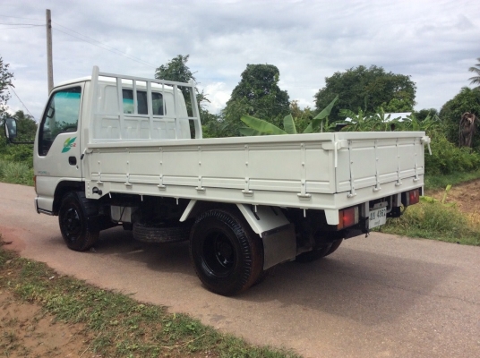 ISUZU 6ล้อNKR ปี 2012  (หัวการ์ตูน) เครื่อง120แรง (ฝาขาว) พวงมาลัยพาว์เวอร์ กระจกไฟฟ้า แอร์ วิทยุ เทป เครื่องดี ครัทซีสวย พื้นปูเหล็ก ยางดีทุกเส้น (เสริมแหนบพร้อมใช้งาน) (ศุภากร 081-1903107 , 081-4252943)