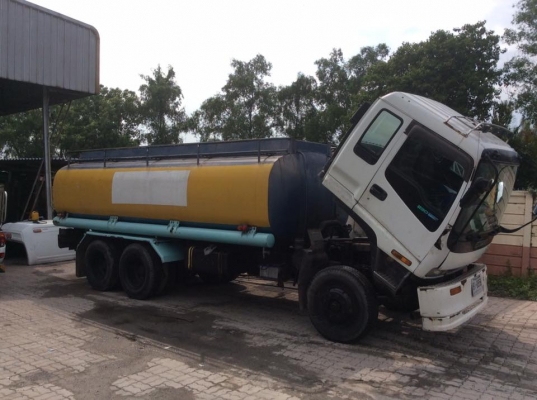 รถบรรทุกน้ำมันพร้อมใช้งาน สถาพสวย ๆ