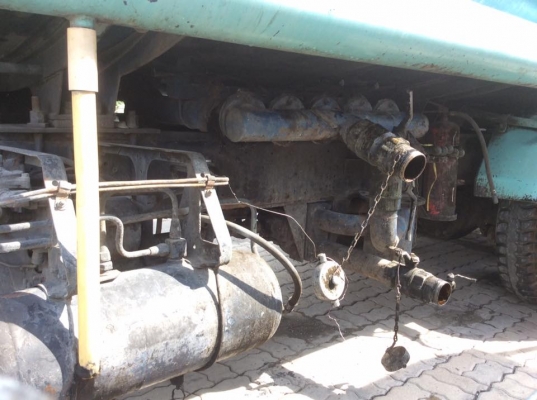 รถบรรทุกน้ำมันพร้อมใช้งาน สถาพสวย ๆ