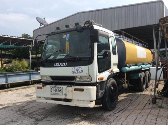 รถบรรทุกน้ำมันพร้อมใช้งาน สถาพสวย ๆ