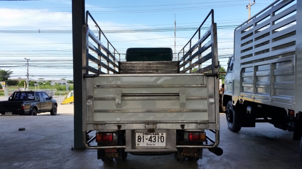 ขายรถบรรทุก 6 ล้อ ขายรถบรรทุก 6 ล้อ