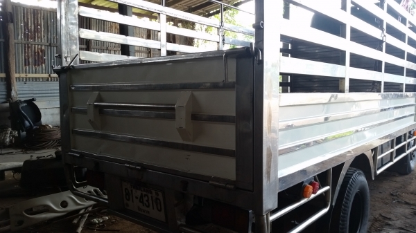 ขายรถบรรทุก 6 ล้อ ขายรถบรรทุก 6 ล้อ