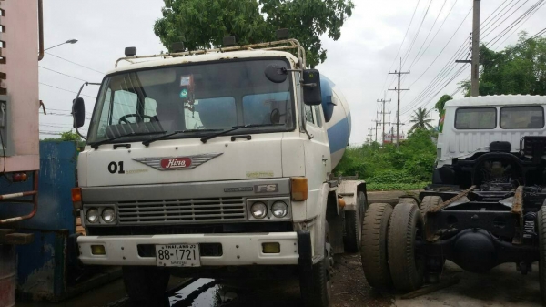 ขายรถโม่ปูนสิบล้อHINO  FS271L เครื่อง EK-100  260แรง 2 เพลา โม่ตรง  7 คิวเอกสารพร้อมโอนราคา 650,000 090-772-3710 090-772-3708