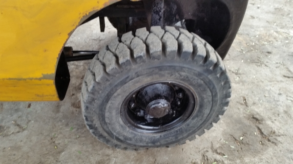 ขายด่วนรถยก TOYOTA 3FDดีเซลยก2ตันเสาสูง4เมตรยางหน้าคู้รถนอกนำเข้ายังไม่เคยใช้งานในเมืองไทยเลย=รุ่นใหม่ขายถูกๆๆ