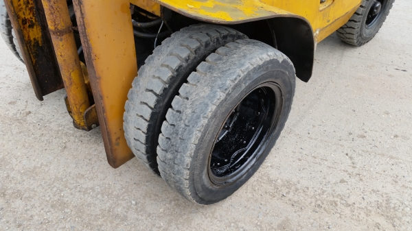 ขายด่วนรถยก TOYOTA 3FDดีเซลยก2ตันเสาสูง4เมตรยางหน้าคู้รถนอกนำเข้ายังไม่เคยใช้งานในเมืองไทยเลย=รุ่นใหม่ขายถูกๆๆ