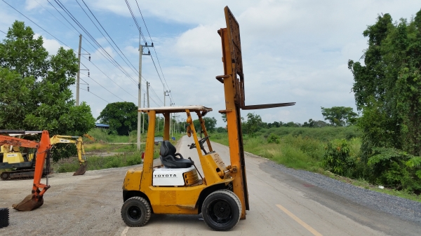 ขายด่วนรถยก TOYOTA 3FDดีเซลยก2ตันเสาสูง4เมตรยางหน้าคู้รถนอกนำเข้ายังไม่เคยใช้งานในเมืองไทยเลย=รุ่นใหม่ขายถูกๆๆ