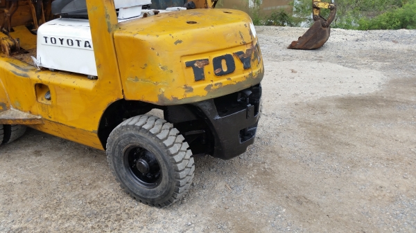 ขายด่วนรถยก TOYOTA 3FDดีเซลยก2ตันเสาสูง4เมตรยางหน้าคู้รถนอกนำเข้ายังไม่เคยใช้งานในเมืองไทยเลย=รุ่นใหม่ขายถูกๆๆ