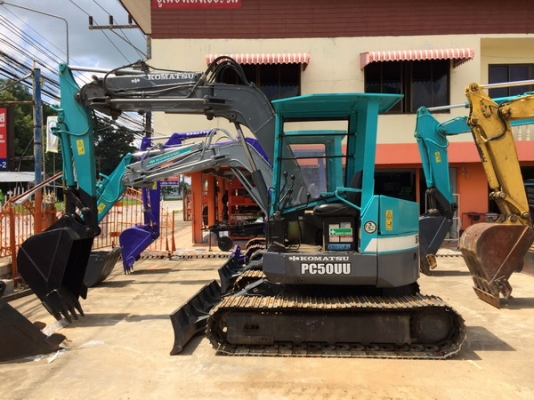 ขายรถขุด  คันเล็กๆ  มีหลายคัน