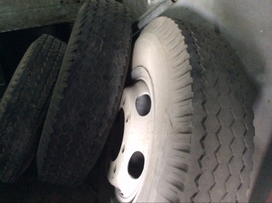 ขายเหมายางรถบรรทุกบริสโตน 6 เส้นพร้อมกะทะสภาพสวยครับ