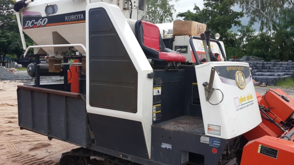 ขายด่วนรถเกี่ยวข้าว  DC 60  ปี 52  ราคา 265,000  ต่อรองได้ครับ