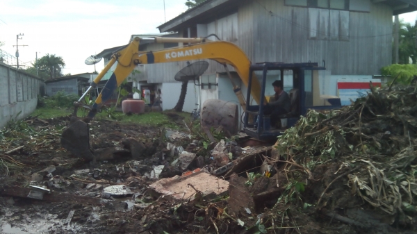 ขายแบ็คโฮ  KOMATSU   PC60-5 ใช้งานได้ดีราคาถูกๆ