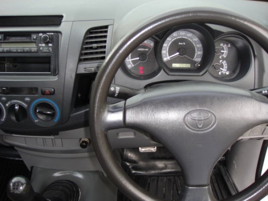 ........ขาย TOYOTA VIGO ปี2007 สีขาว เครื่องดีเซลD4D TURBO.........