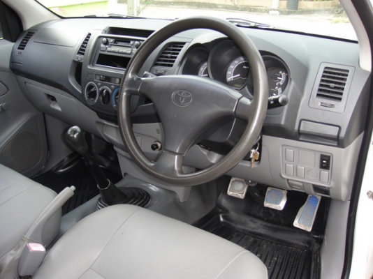 ........ขาย TOYOTA VIGO ปี2007 สีขาว เครื่องดีเซลD4D TURBO.........