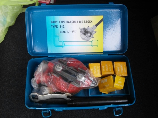 เครื่องต๊าปเกลียวท่อ ประปาและไฟฟ้า  แบบใช้มือ