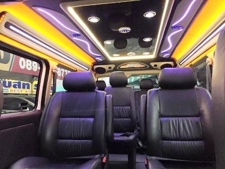 ขายด่วนๆ. รถตู้TOYOTA  เวนจูรี่ แต่งวีไอพี   ตู้   2700  CC   AT 2011 ราคา 699,000 บาทค่ะ. โทร 0922726669 ตันหยงค่ะ