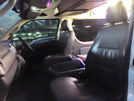 ขายด่วนๆ. รถตู้TOYOTA  เวนจูรี่ แต่งวีไอพี   ตู้   2700  CC   AT 2011 ราคา 699,000 บาทค่ะ. โทร 0922726669 ตันหยงค่ะ