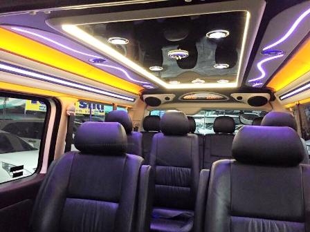 ขายด่วนๆ. รถตู้TOYOTA  เวนจูรี่ แต่งวีไอพี   ตู้   2700  CC   AT 2011 ราคา 699,000 บาทค่ะ. โทร 0922726669 ตันหยงค่ะ