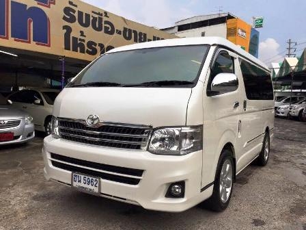 ขายด่วนๆ. รถตู้TOYOTA  เวนจูรี่ แต่งวีไอพี   ตู้   2700  CC   AT 2011 ราคา 699,000 บาทค่ะ. โทร 0922726669 ตันหยงค่ะ