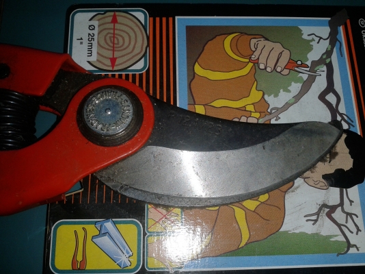 ขายกรรไกรตัดกิ่งไม้ขนาด9นิ้ว SANDVIK PRADINES P121-23  MADE IN FRANCE.