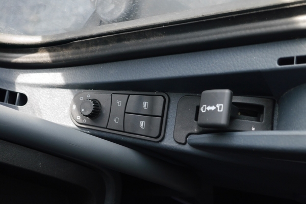 ดาวน์น้อยผ่อนนาน 5 ปี รถบรรทุกขนาดใหญ่ SINOTRUK A7 6X4 380 แรงม้า ตอบสนองทุกการขนส่ง