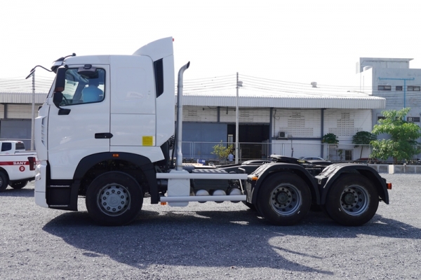 ดาวน์น้อยผ่อนนาน 5 ปี รถบรรทุกขนาดใหญ่ SINOTRUK A7 6X4 380 แรงม้า ตอบสนองทุกการขนส่ง