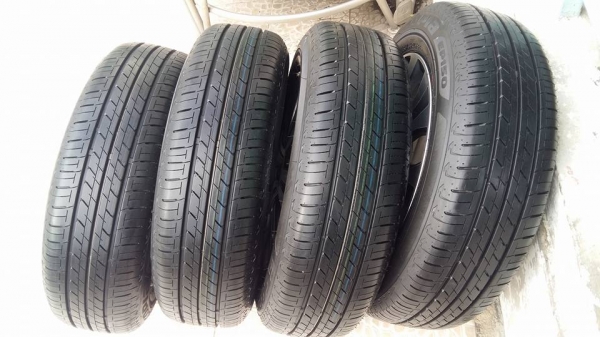 ขายล้อแม็ก honda freed 15"พร้อมยางป้ายแดงปี15สนใจติดต่อเล็กคลองสามครับ 081-3747940