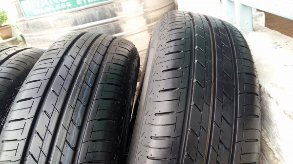 ขายล้อแม็ก honda freed 15"พร้อมยางป้ายแดงปี15สนใจติดต่อเล็กคลองสามครับ 081-3747940