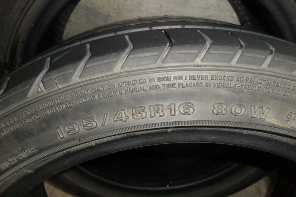 ยาง DUNLOP 195/45ZR16 ปี13 สวยๆ 4 เส้น ราคา 2000 บาท