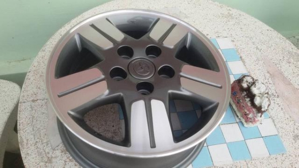 ขายล้อแม็ก toyota vigo 15"×6" et45 5 รู 114.3 ทำสีใหม่ สีเทาหน้าเงา สนใจติดต่อเล็กคลองสามครับ 081-3747940 ขายล้อแม็ก toyota vigo 15"×6" et45 5 รู 114.3 ทำสีใหม่ สีเทาหน้าเงา สนใจติดต่อเล็กคลองสามครับ 081-3747940